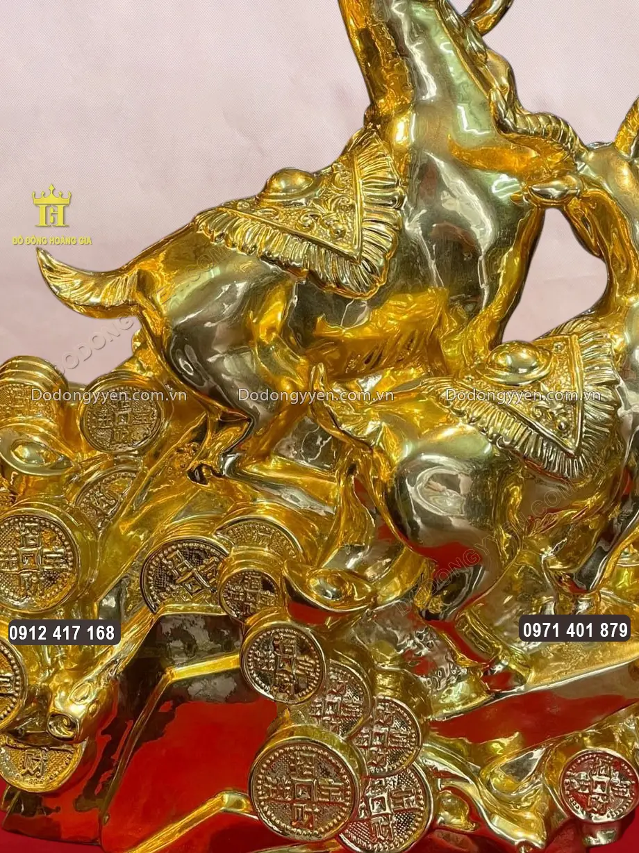 To&agrave;n bộ bề mặt được d&aacute;t v&agrave;ng 24K sang trọng